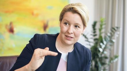 Maß genommen. Bundesfamilienministerin Franziska Giffey will beim Landesparteitag am 16. Mai mit Raed Saleh für den SPD-Vorsitz kandidieren. Dass sie danach auch Spitzenkandidatin für die Abgeordnetenhauswahl im nächsten Jahr werden soll, scheint ausgemacht zu sein. Bei einer Veranstaltung des Checkpoints bei der Messe „Eat Berlin“ plauderte sie mit Tagesspiegel-Chefredakteur Lorenz Maroldt. 