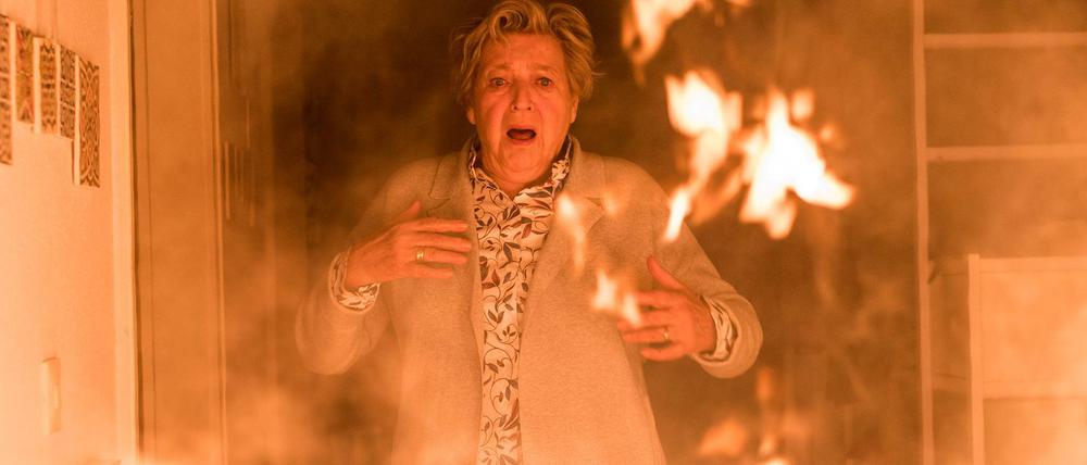Drama in der "Lindenstraße" (ARD, Sonntag, 18 Uhr 50): Helga Beimer (Marie-Luise Marjan) steht in Flammen.