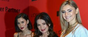  Lena Meyer-Landrut (l-r), Iris Berben und Stefanie Giesinger beim Empfang einer Kosmetikfirma, die auch die Berlinale sponsert. 