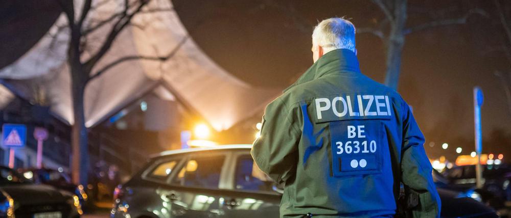 Ermittler untersuchen die Hintergründe der Schießerei vor dem Tempodrom.