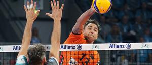 Berlins Benjamin Patch (rechts) setzte sich mit den Volleys erneut gegen Düren durch.