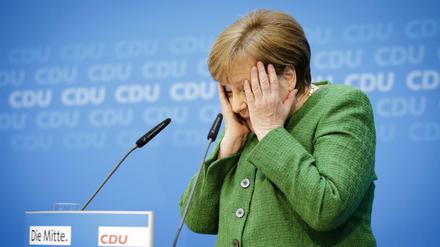 Angela Merkel auf einer Pressekonferenz im Jahr 2018, nachdem sie Annegret Kramp-Karrenbauer als künftige CDU-Generalsekretärin vorgeschlagen hatte.