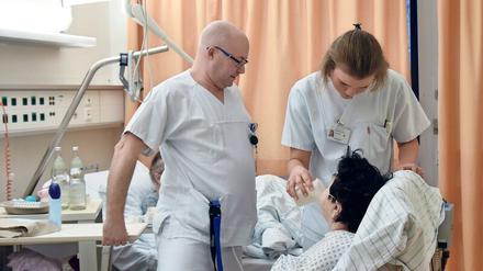 Ganz nah am Patienten arbeiten René Eulenburg und seine Kolleginnen am Virchow-Klinikum.