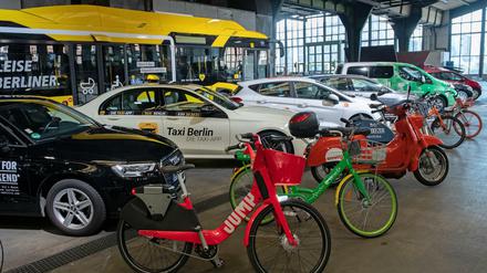 Mit der App Jelbi kann man viele Mobilitätsdienste buchen. Daimler und BMW (Share Now) machen jedoch nicht mit. 