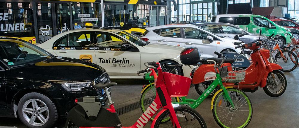 Mit der App Jelbi kann man viele Mobilitätsdienste buchen. Daimler und BMW (Share Now) machen jedoch nicht mit. 