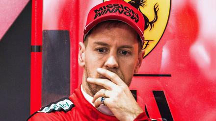 Wie machen die das bloß? Ferrari-Pilot Sebastian Vettel rätselte in den vergangenen Jahren oft über Mercedes' Stärke.