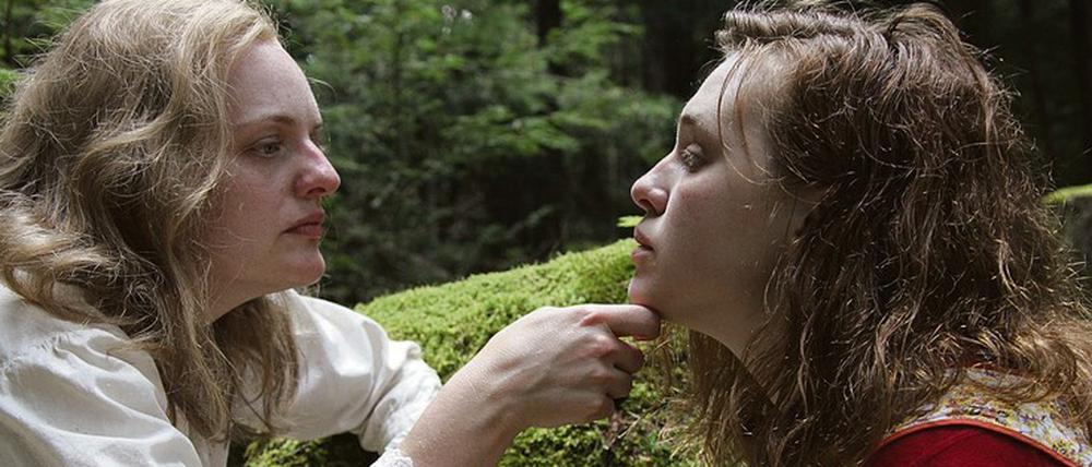 Gefährliche Nähe. Die jung verheiratete Rose (Odessa Young) soll sich um die Horror-Schriftstellerin Shirley Jackson (Elisabeth Moss, r.) kümmern.