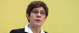 Annegret Kramp-Karrenbauer regelt ihre Nachfolge.