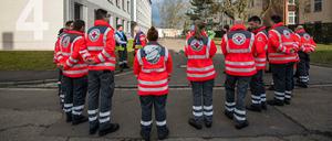 Mitarbeiter des Deutschen Roten Kreuzes Anfang Februar in Germersheim. In den Kasernen vor Ort waren zu dem Zeitpunkt Deutsche aus Wuhan untergebracht.