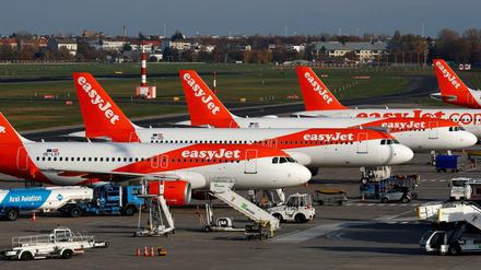 Easyjet-Flugzeuge in Berlin-Tegel. Das Unternehmen wird von hier aus keine Direktflüge mehr nach Frankfurt mehr anbieten.