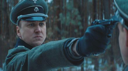 Lars Eidingern als SS-Offizier.