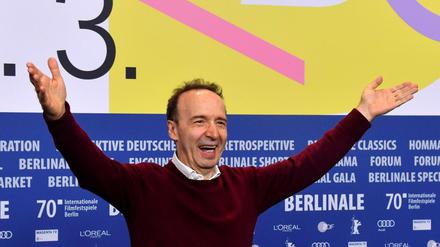 Roberto Benigni auf der Pressekonferenz von "Pinocchio". 