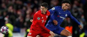 Im Spiel gegen Chelsea erzielte Lewandowski (l.) noch ein Tor. Danach gab es die Diagnose.