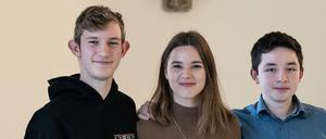 Die drei engagierten Schüler (v.l.n.r.) Jannis Dannenberg (18), Fee Griebenow (17) und Miguel Góngora (17) setzen sich für die Einrichtung eines Jugendparlaments auf Landesebene ein.