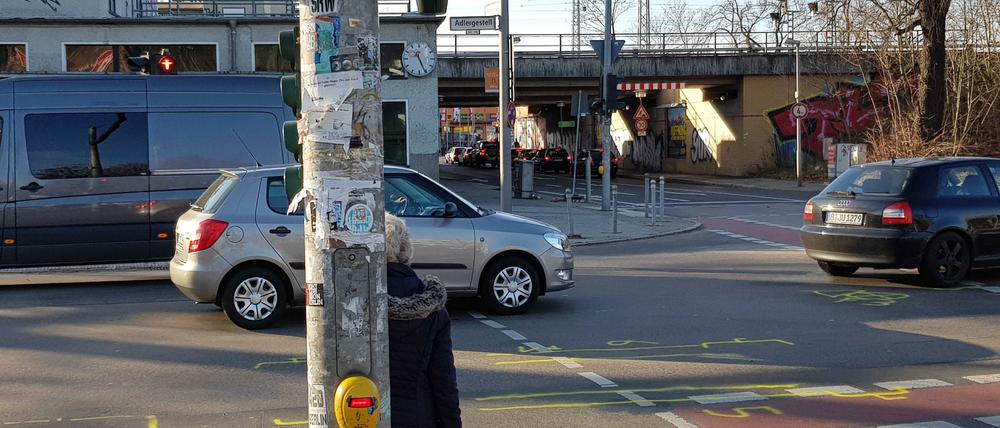 Wer in Grünau zwischen S-Bahn und Tram umsteigt, muss immer übers Adlergestell.