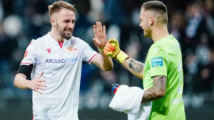Check. Auch bei Eintracht Frankfurt können die Unioner Florian Hübner (l.) und Torwart Rafal Gikiewicz jubeln.