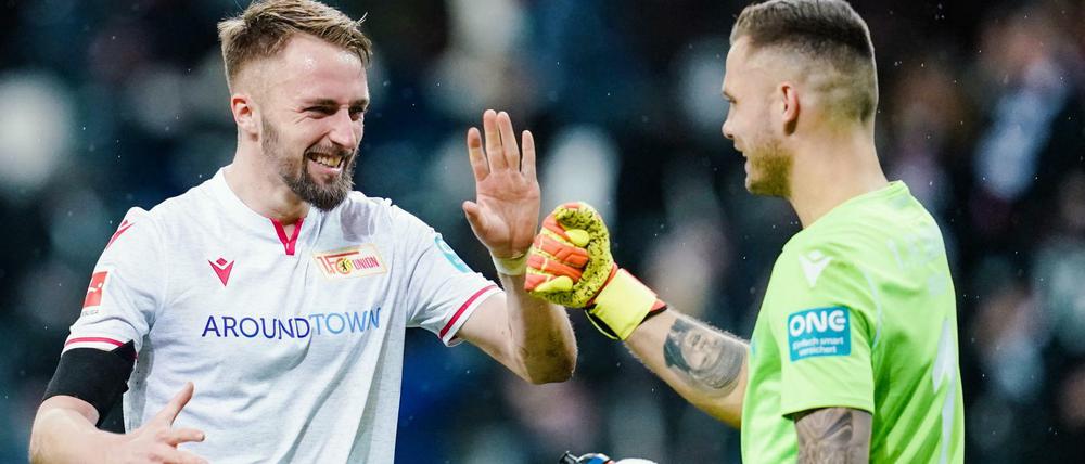 Check. Auch bei Eintracht Frankfurt können die Unioner Florian Hübner (l.) und Torwart Rafal Gikiewicz jubeln.