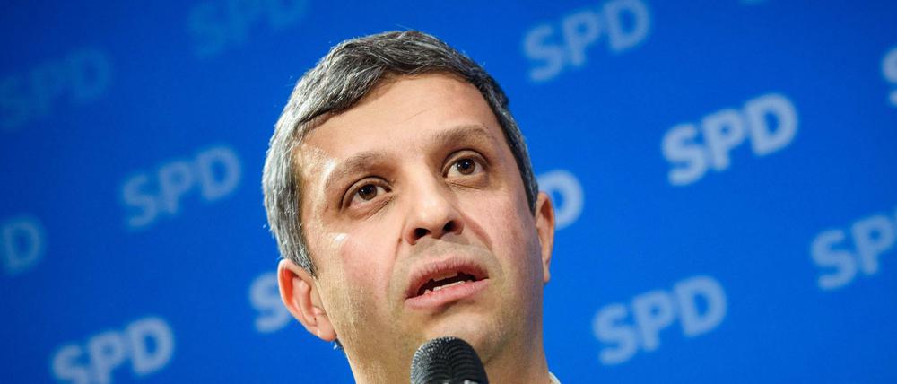 Berlin: Raed Saleh, Fraktionsvorsitzender der SPD im Abgeordnetenhaus Berlin, nimmt an einer gemeinsamen Pressekonferenz teil. SPD-Fraktionschef Raed Saleh möchte an der Seite von Bundesfamilienministerin Franziska Giffey Landesvorsitzender werden. 