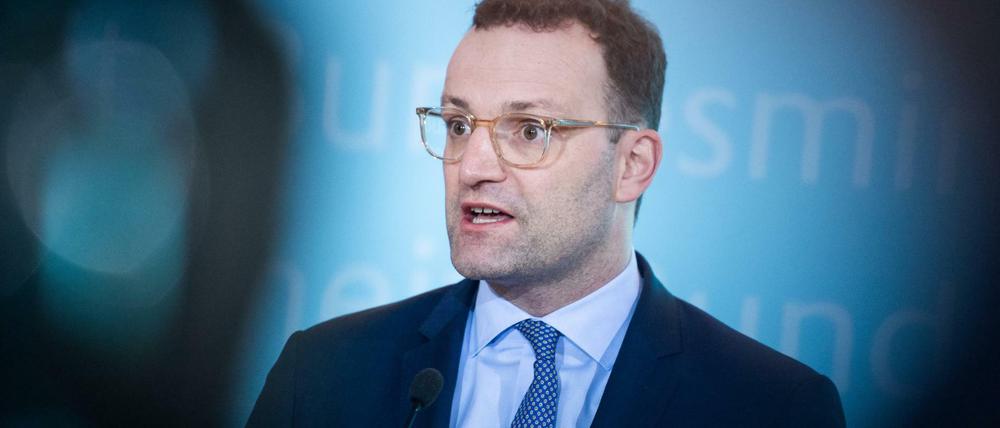 Bundesgesundheitsminister Jens Spahn spricht bei einer Pressekonferenz über die Ausbreitung des Coronavirus.