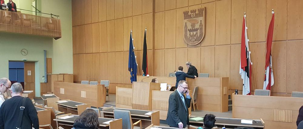 Raum für Kommunalpolitik. Auf der Spandauer Bezirksverordnetenversammlung forderte die SPD eine Pause während der Diskussion um den Antrag der Linken. 