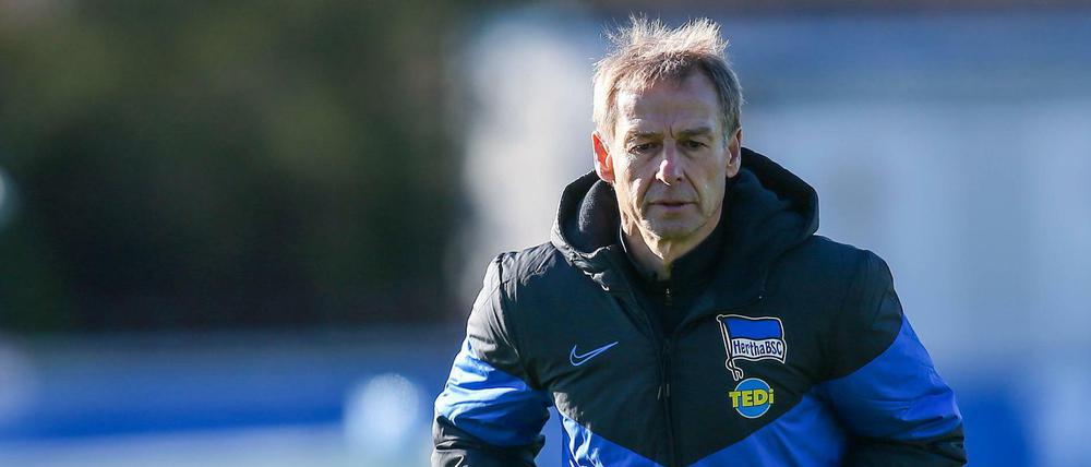 Schon gar nicht mehr vorstellbar: Jürgen Klinsmann mit dem Hertha-Wappen auf der Brust.