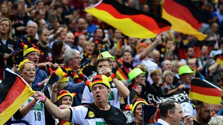 Fahnenmeer. Auch 2027 wird Deutschland wieder im Handballfieber sein.