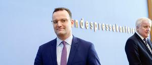 Bundesgesundheitsminister Jens Spahn, CDU, und Bundesinnenminister Horst Seehofer, CSU, am 27. Februar bei der Bekanntgabe des gemeinsamen Krisenstabes BMI/BMG zum Coronavirus.
