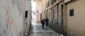 Die Straßen sind leer im lombardischen Codogno, und auch wer frische Luft schnappen will, tut es hinter einem Mundschutz.