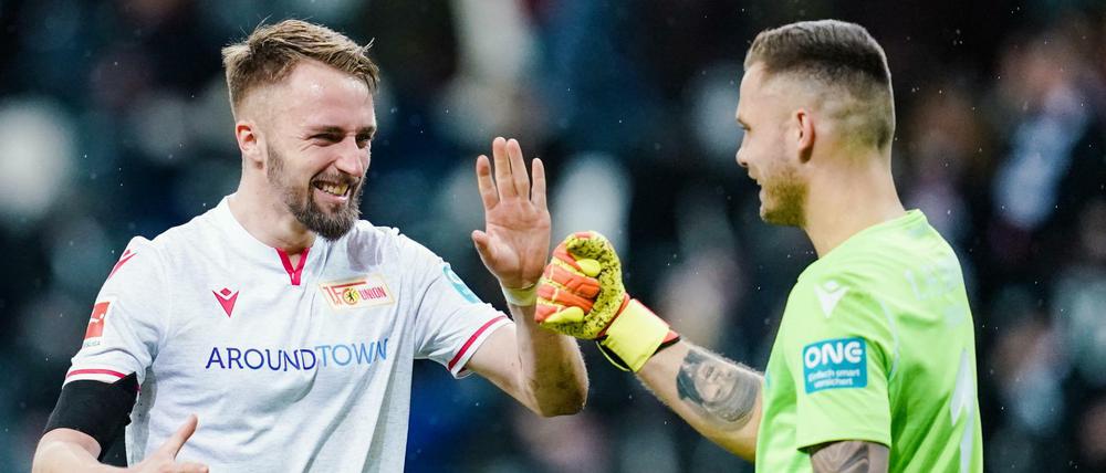 Läuft bei Union. Florian Hübner (links) und Rafal Gikiewicz freuen sich über den Sieg in Frankfurt.