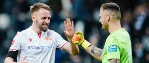 Läuft bei Union. Florian Hübner (links) und Rafal Gikiewicz freuen sich über den Sieg in Frankfurt. 