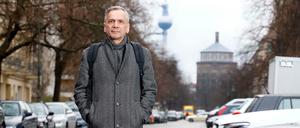 Der Schriftsteller Lutz Seiler am Mittag des 26. Februar in der Rykestraße am Kollwitzplatz in Prenzlauer Berg.