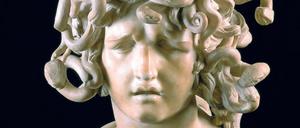 Oh Haupt voll Blut und Wunden. Hier allerdings handelt es sich um den von Schlangen umringelten Kopf der Medusa, den Gian Lorenzo Bernini 1638/40 in Marmor geschaffen hat.