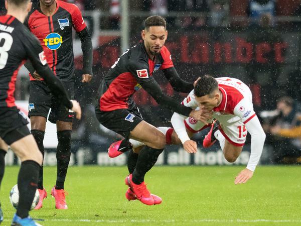 Mittendrin: Matheus Cunha (Mitte) gab Hertha BSC in der zweiten Halbzeit viel Energie.
