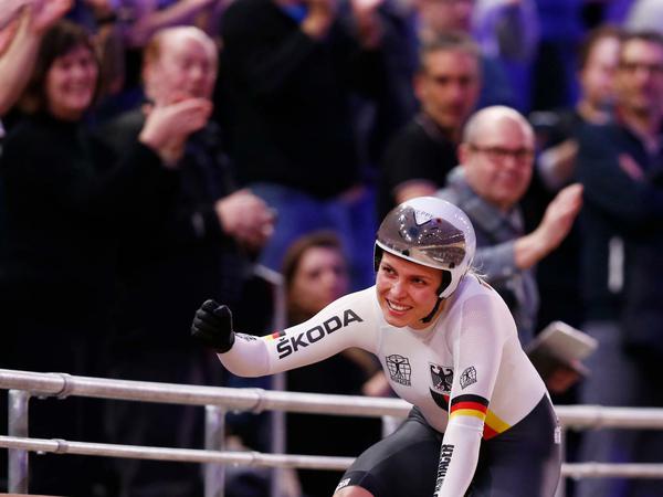 Siegerinnenfaust: Emma Hinze holt sich auch im Einzel die Goldmedaille.