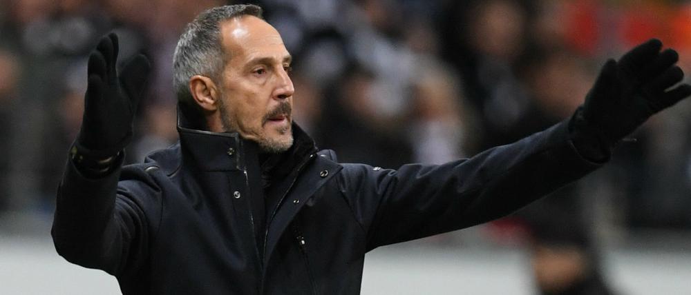 Keine Chance. Eine Orkanwarnung macht die Austragung des Europa-League-Spiels der Frankfurter um Trainer Adi Hütter unmöglich.