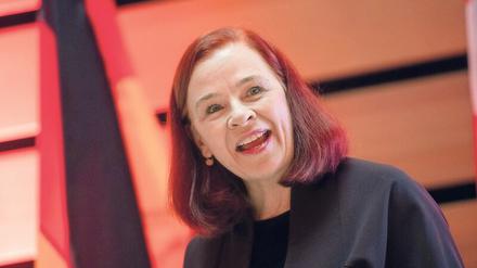 Catherine Tait ist Präsidentin und Chief Executive Officer der Canadian Broadcasting Corporation/Radio-Canada. Sie arbeitet seit 2018 als CEO und ist die erste Frau in dieser Position.