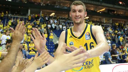 Hand drauf: Kresimir Nikic hat bei Alba für fünf Jahre unterschrieben.