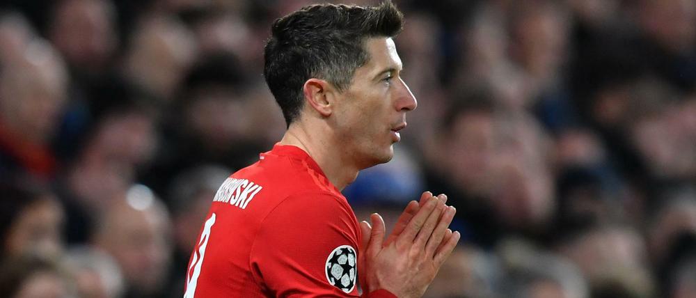 Da hilft nur beten. Wie kommt der FC Bayern ohne Robert Lewandowski klar?