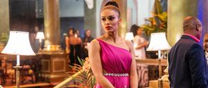 Agenten-Königin im Gala-Kleid: Queen Sono (Pearl Thusi) kämpf gegen korrupte afrikanische Politiker, russische Oligarchen und geldgierige griechische Investoren. 