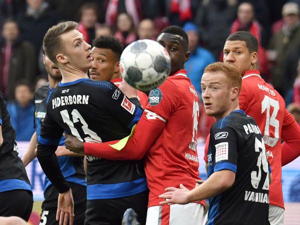 Wo ist er denn? Das Spiel zwischen Mainz und Paderborn war nur teilweise ein Hingucker.
