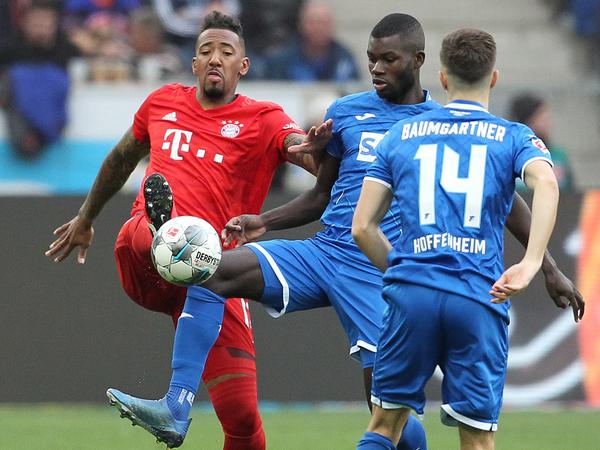 Füße hoch: Zwischen Bayern und Hoffenheim ging es zur Sache.