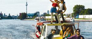 Auch eine Idee. Mehr öffentlicher Personennahverkehr auf dem Wasser – einer der Vorschläge. Partygänger freut’s. 