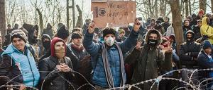 Die Vereinten Nationen sprechen von 13.000 Flüchtlingen, die sich im türkischen Grenzgebiet zu Griechenland aufhalten. 