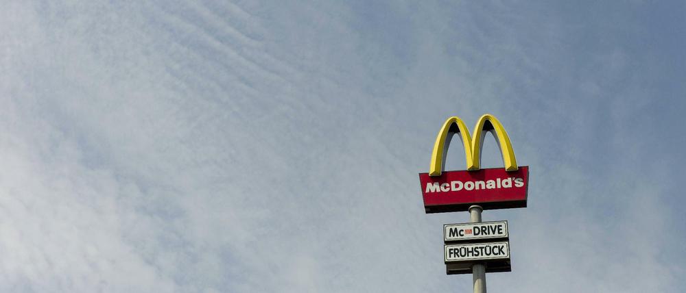 McDonald's-Mitarbeiter gehören zu denjenigen, die künftig deutlich mehr verdienen.