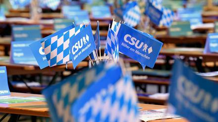 Fahnen der CSU. 