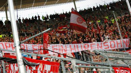 Im Wortlaut überzogen, im Kontext richtig. Bayerns Fans halten die Kritik an ihren Transparenten für überzogen.