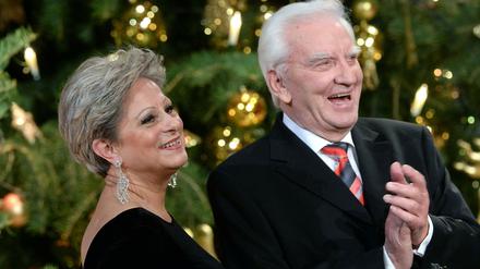 Gemeinsam mit seiner geschiedenen Frau Dagmar Frederic singt Peter Wieland im Jahr 2013 in einer MDR-Aufzeichnung in der Stadthalle Chemnitz. Jetzt ist der Schlagerstar mit 89 Jahren gestorben. 
