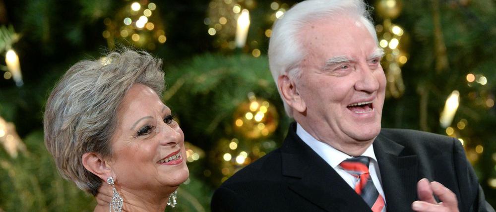 Gemeinsam mit seiner geschiedenen Frau Dagmar Frederic singt Peter Wieland im Jahr 2013 in einer MDR-Aufzeichnung in der Stadthalle Chemnitz. Jetzt ist der Schlagerstar mit 89 Jahren gestorben.