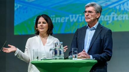 Zwei, die sich verstehen: Annalena Baerbock und Joe Kaeser.