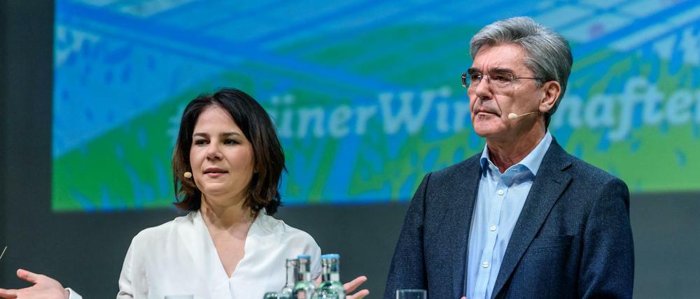 Zwei, die sich verstehen: Annalena Baerbock und Joe Kaeser.